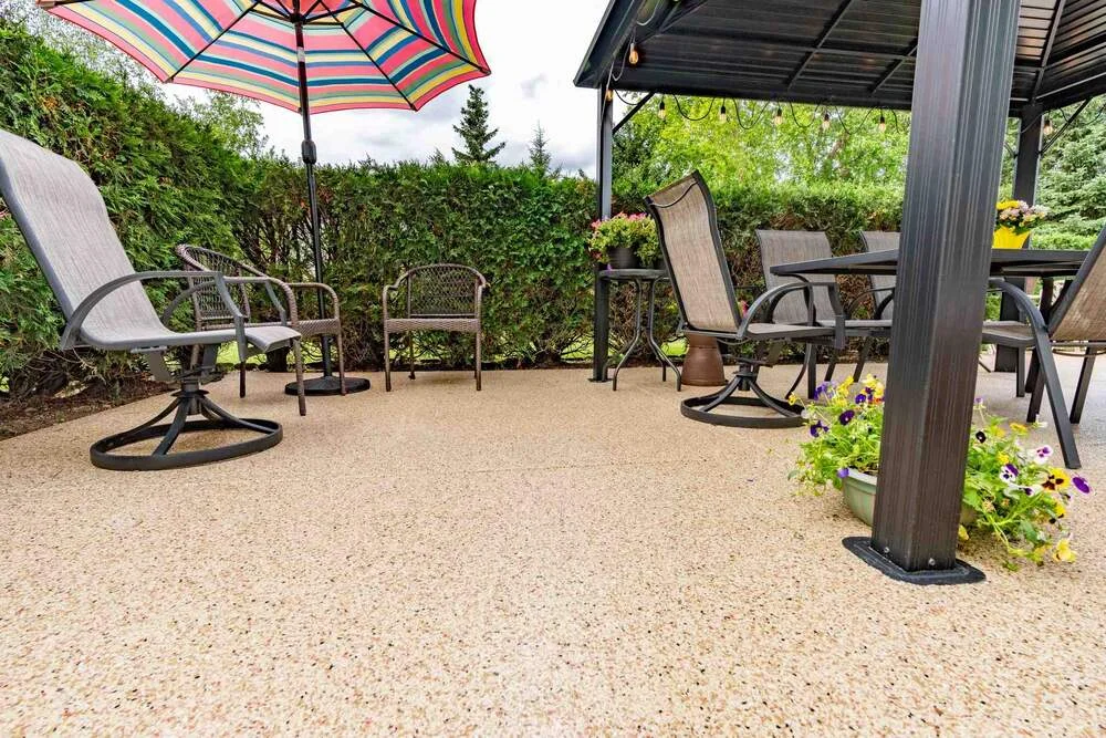 Decorative flake patio coating on a Maui lanai