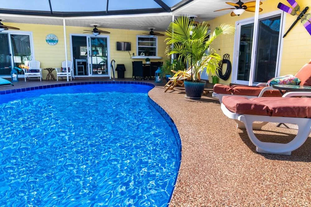 Slip-resistant flake pool deck coating around a Maui swimming pool
